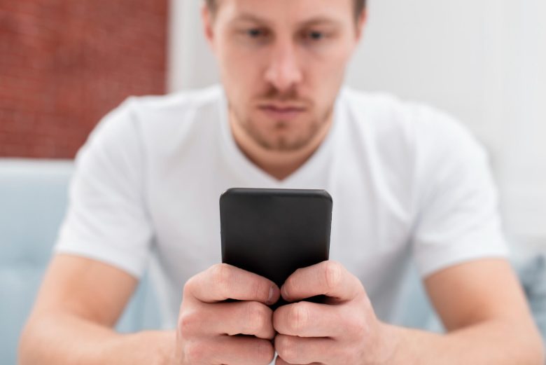 lefagyott a telefonom nem kapcsol be