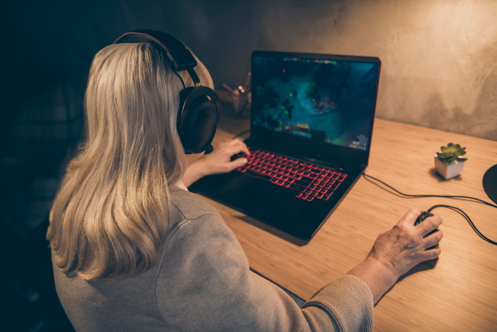 14 colos laptop hány cm